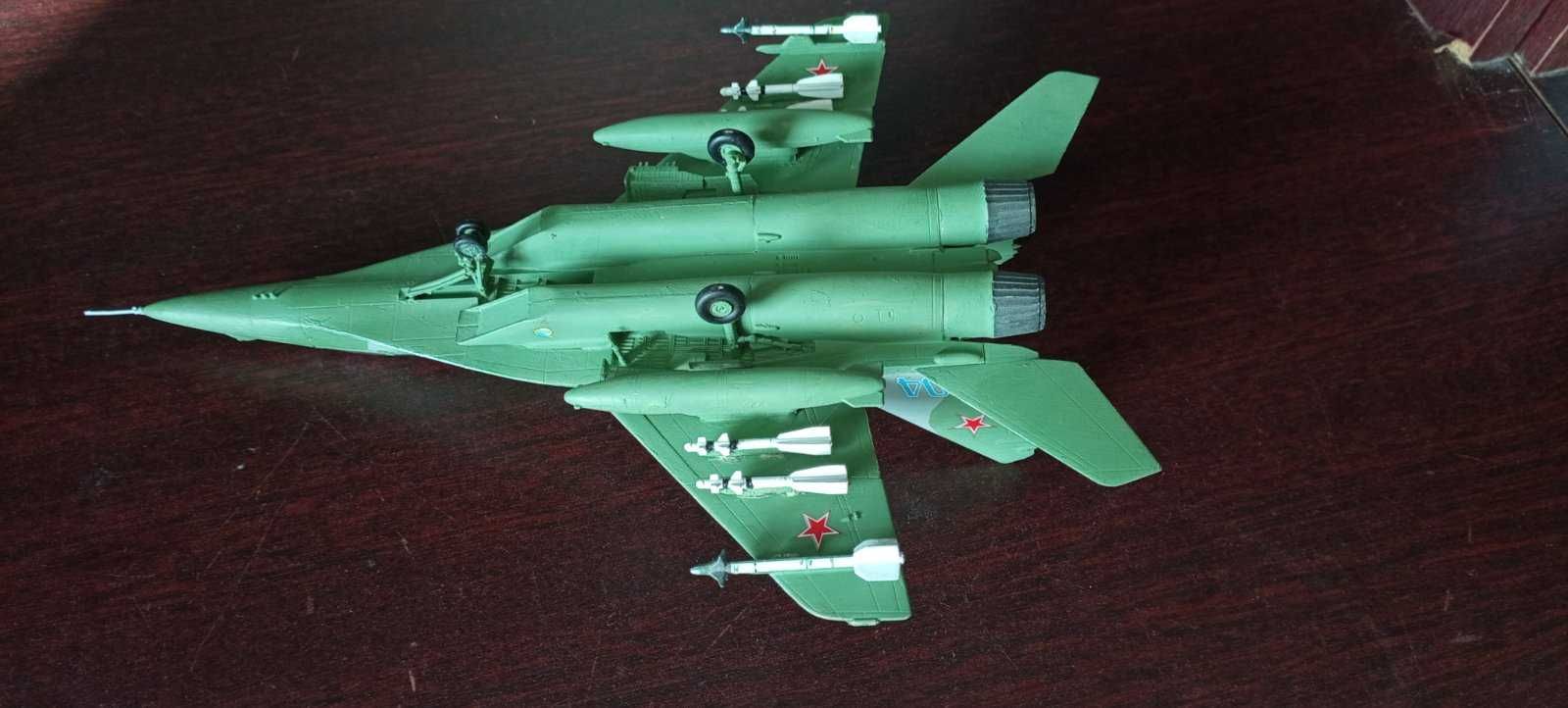 Модель самолета Миг-29УБ 1:72