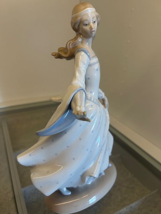 Lladró - Cinderella 4828 (danificado)