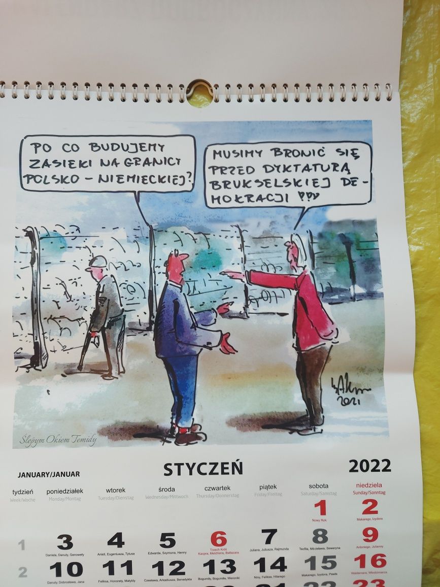 Stary kalendarz ścienny 2022rok i rysunki