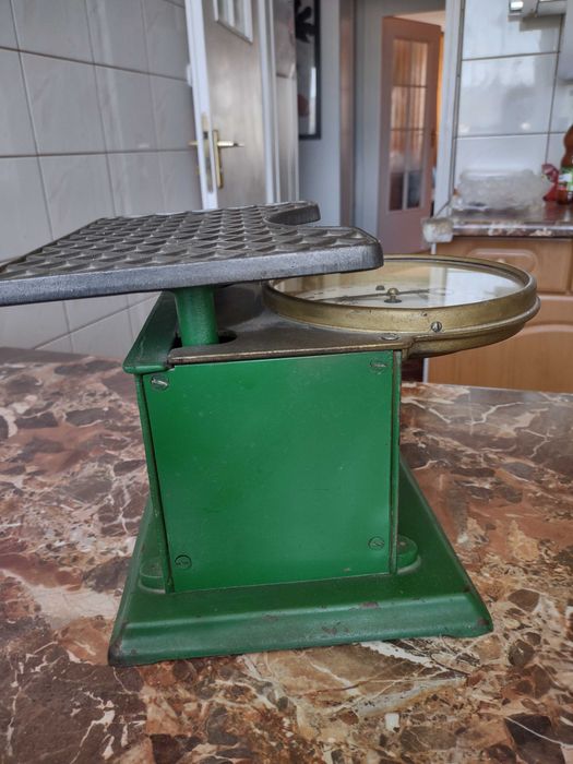 Stara waga łazienkowa, działa taruje się świetny stan