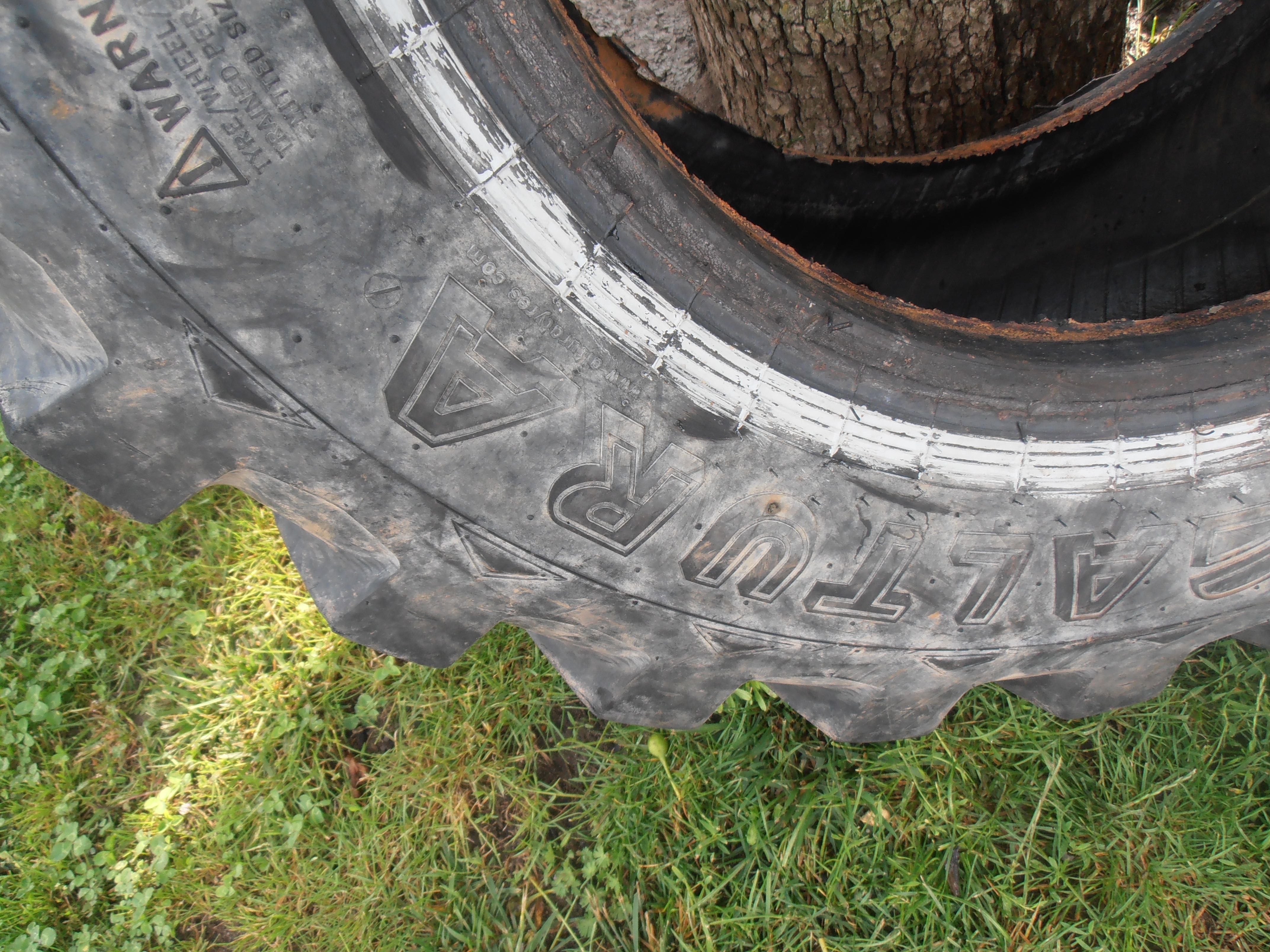 Opony  12,5 R-20