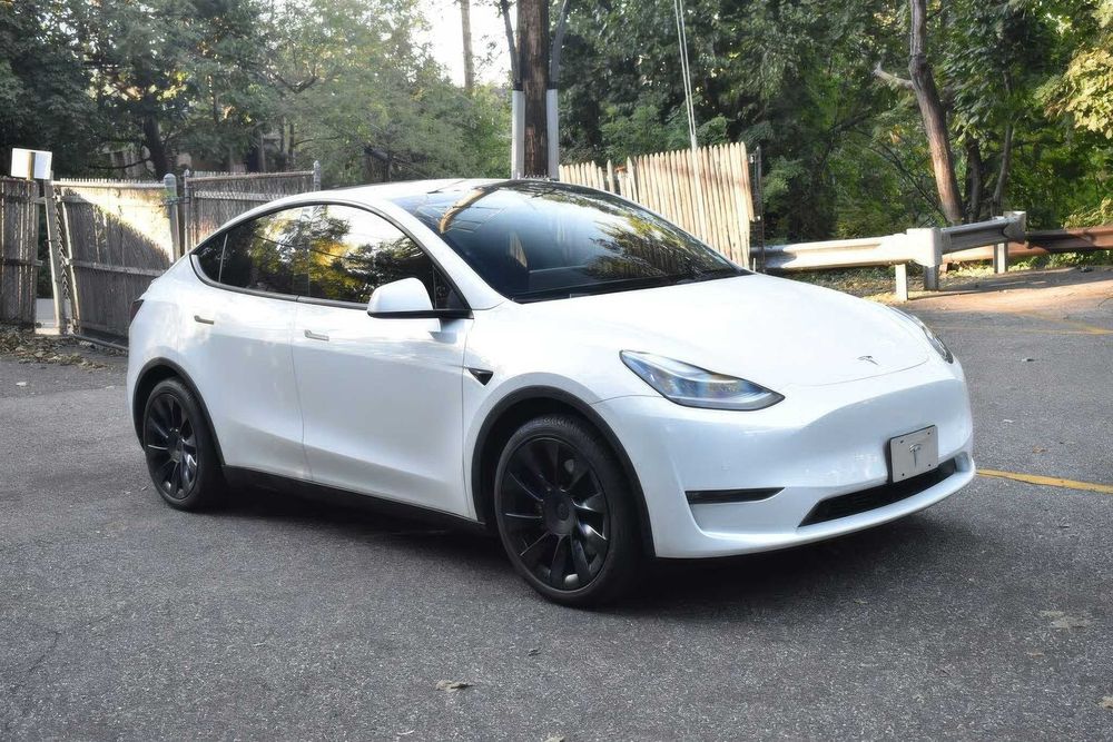 Tesla Model Y Long Range      2021