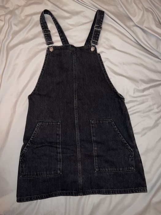 Czarna sukienka na szelkach Topshop M