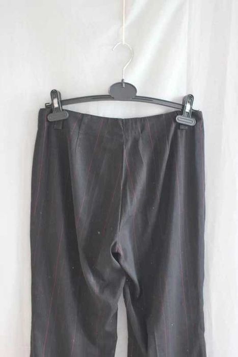 Czarne eleganckie spodnie w czerwone paski vintage retro