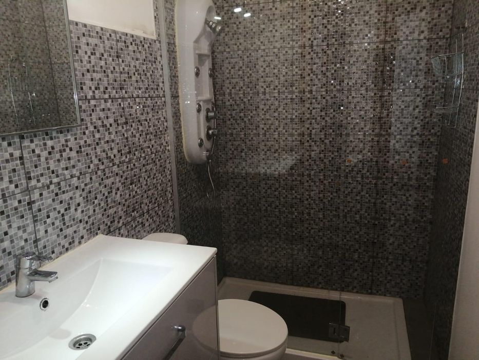 Vende se imóvel t1+1 remodelado na Baixa da banheira.