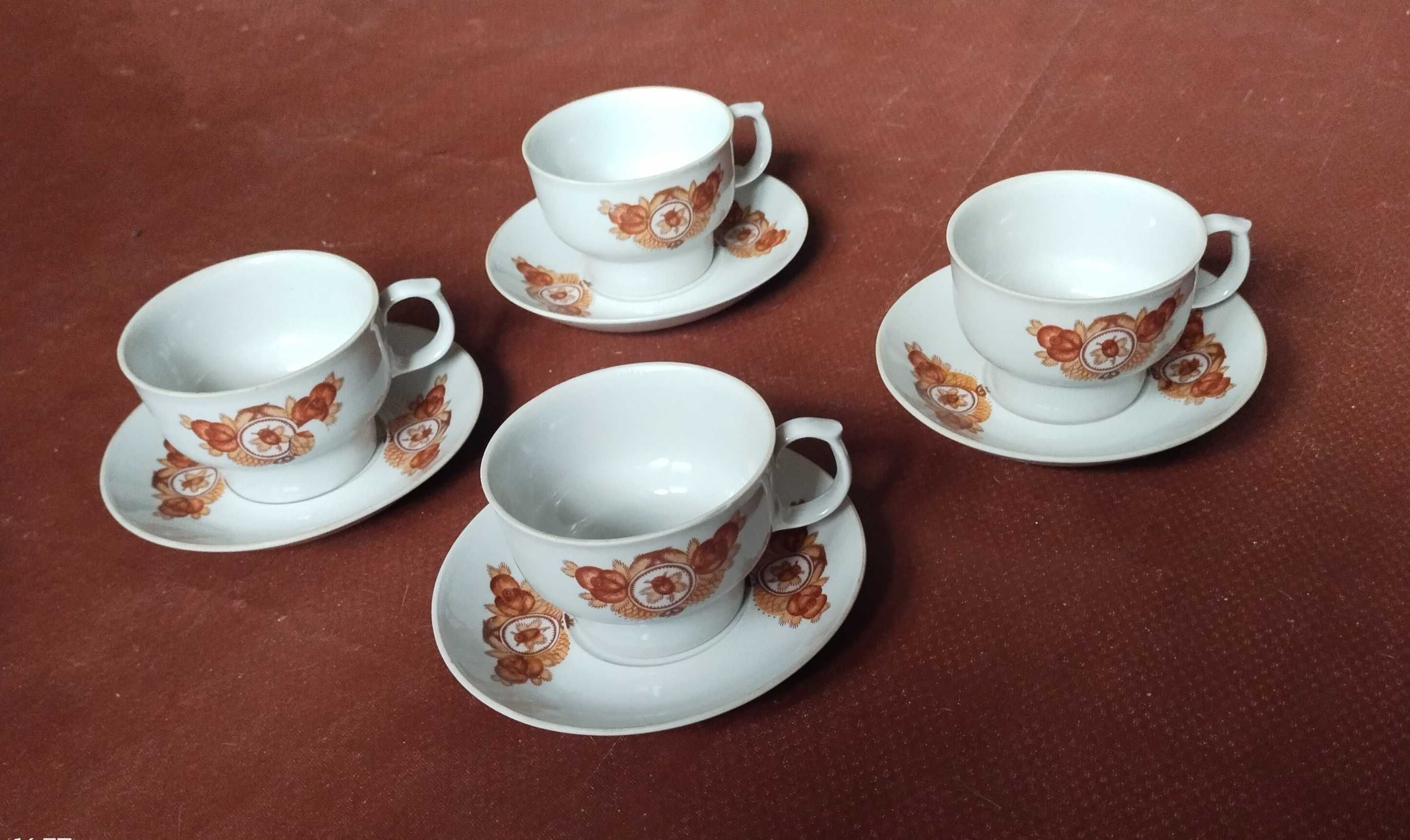 Чашка с блюдцем,  заварник, сахарница.