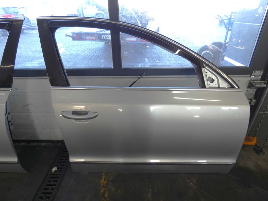 Drzwi prawy przód przednie Skoda SUPERB II LA7W RZ3/83 GORLICE