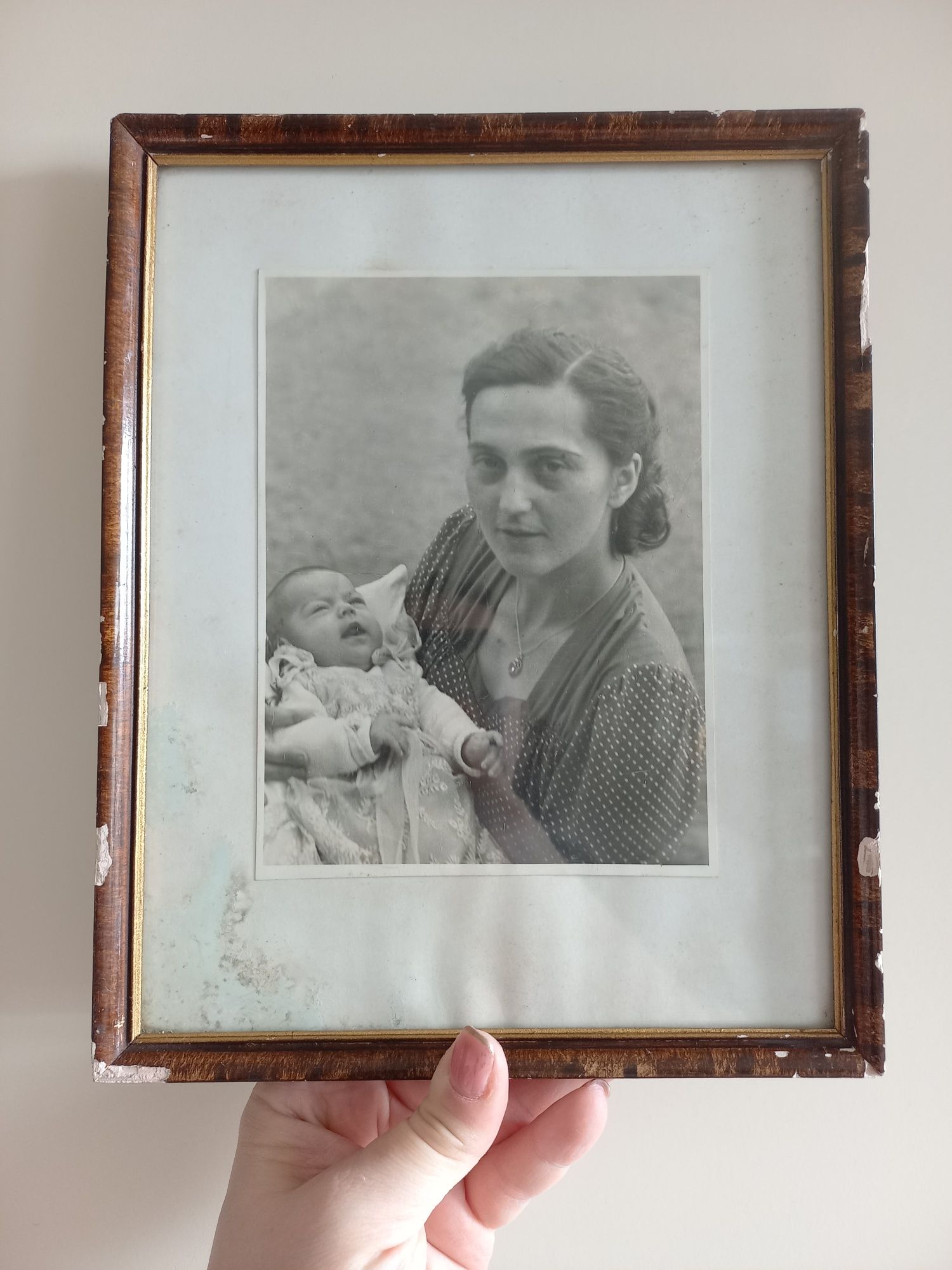 Stare zdjecie w ramce matka z dzieckiem fotografia obrazek vintage 50s