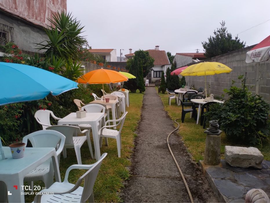 Conjunto de mesas e cadeiras exteriores