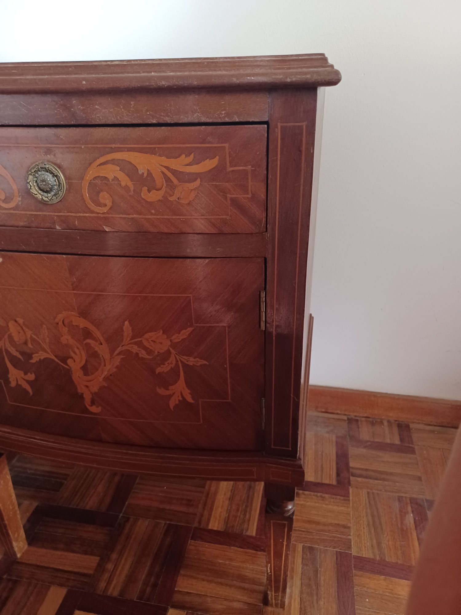 Mesas de Cabeceira estilo Dona Maria