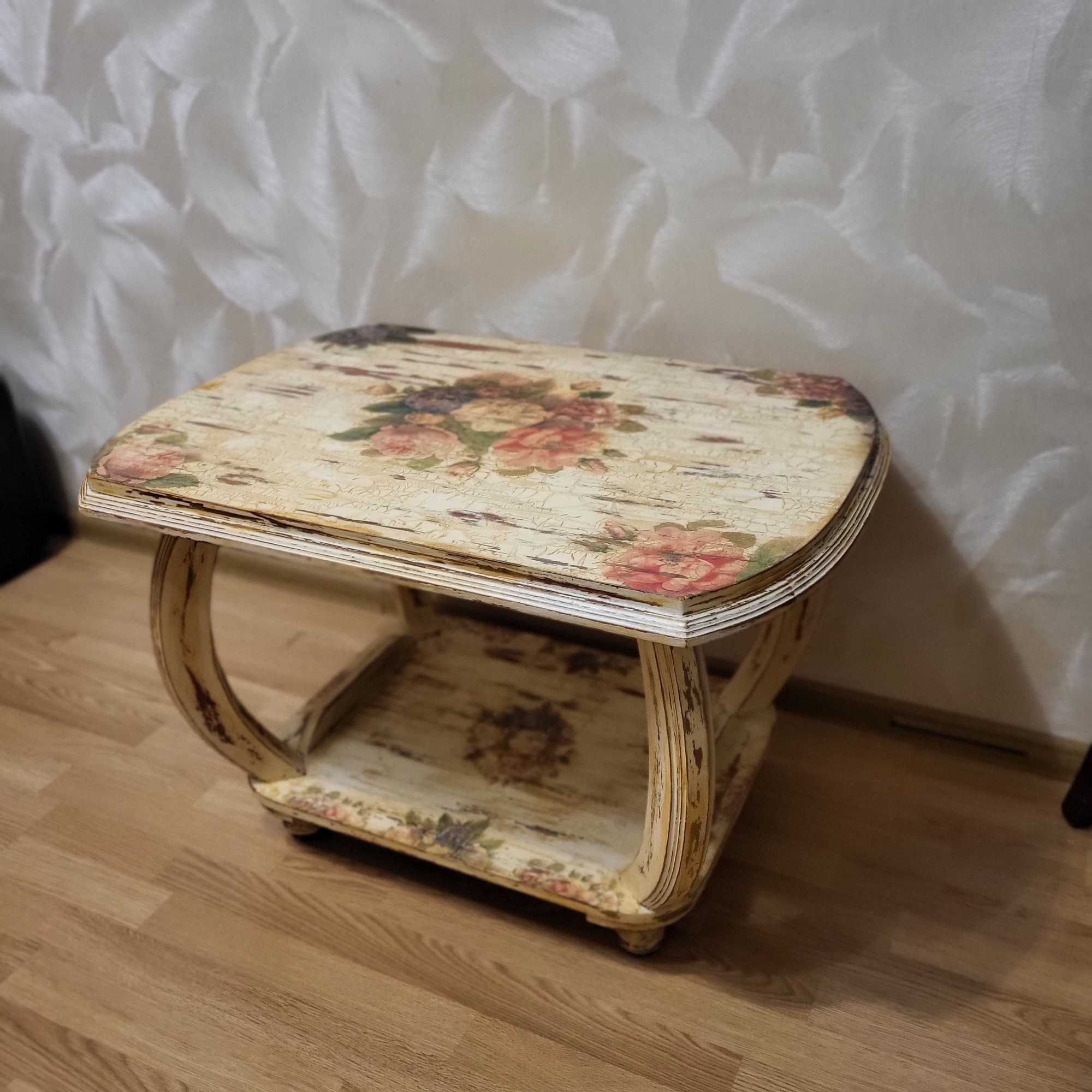 Стіл журнальний для вітальні