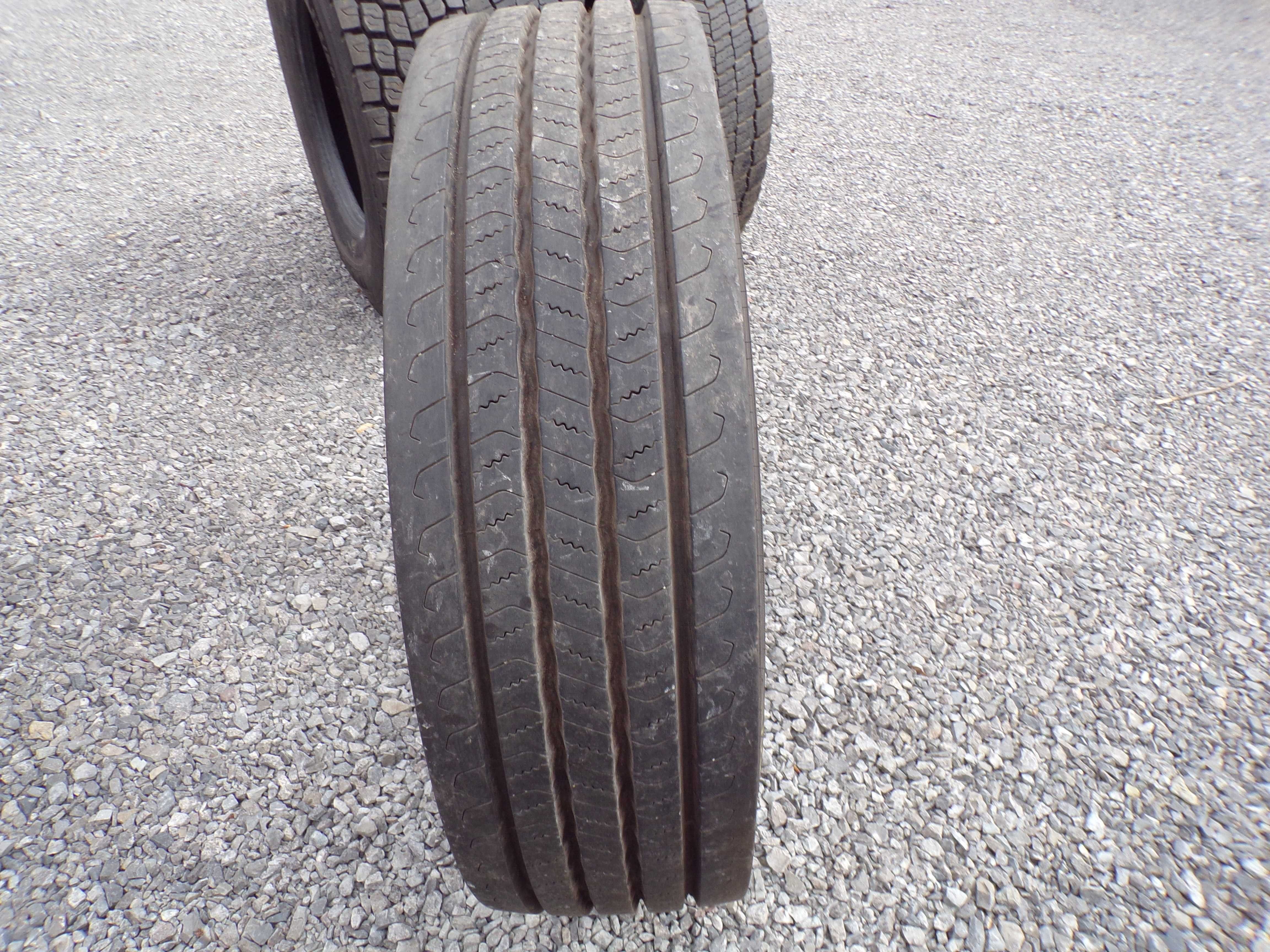 opona 315/80R22,5 UNIROYAL FH40 (800 netto)