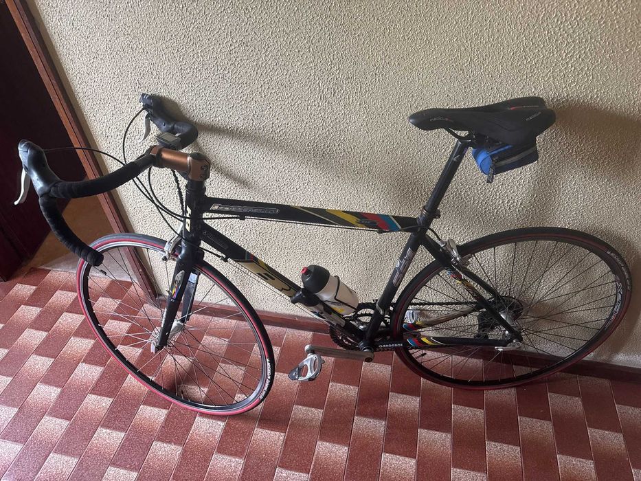 BH Bicicleta de Estrada em Carbono com Shimano e pneus Michelin