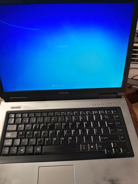 Portátil Toshiba a funcionar