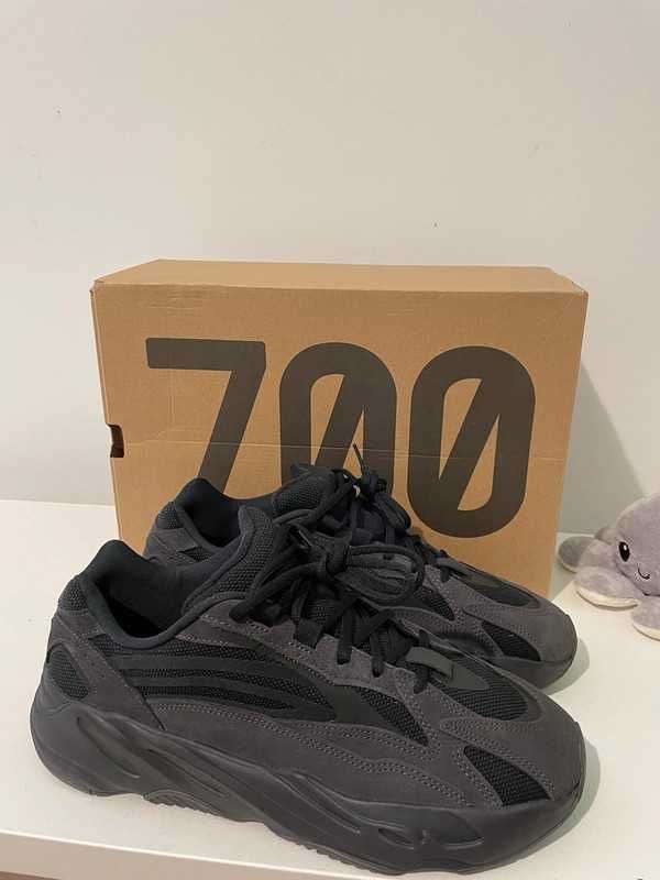 Yeezy 700 v2 vanta