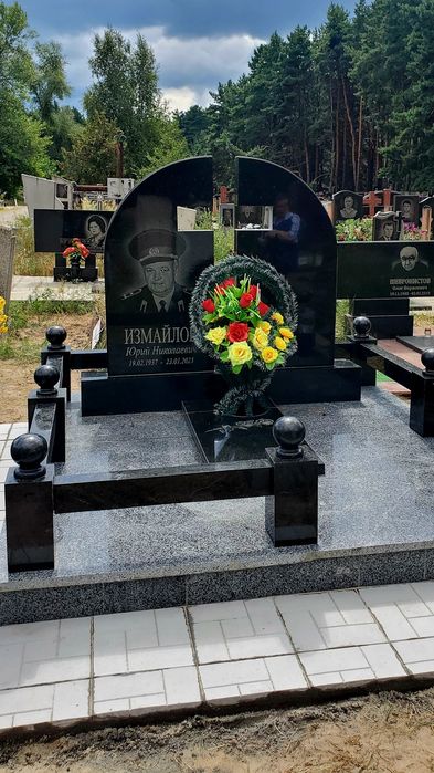 Пам'ятники з Гранiта в Кременчуге.Бюджетнi 8500гр Портретом ручна роб