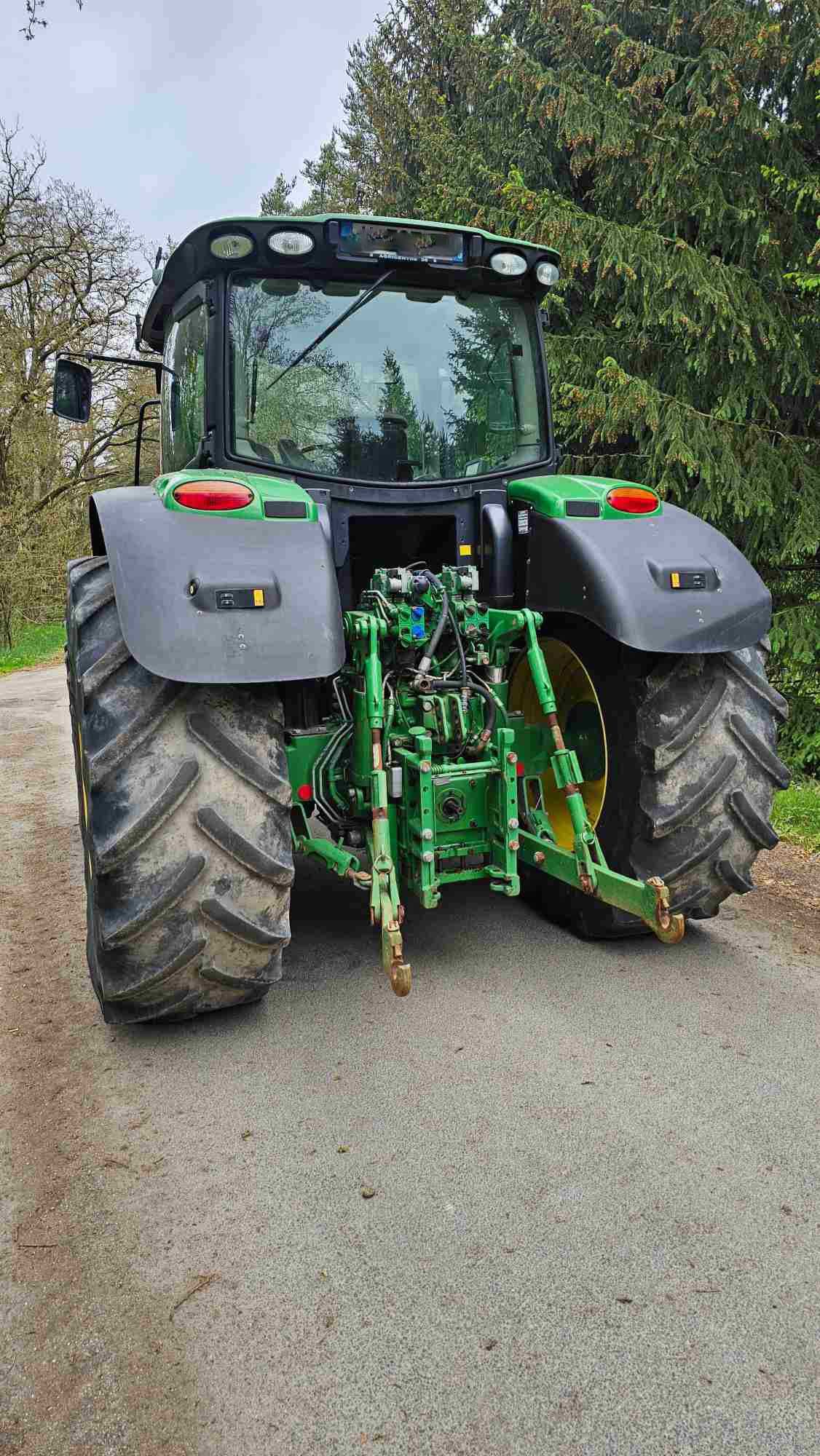 John deere 6210R rok 2013