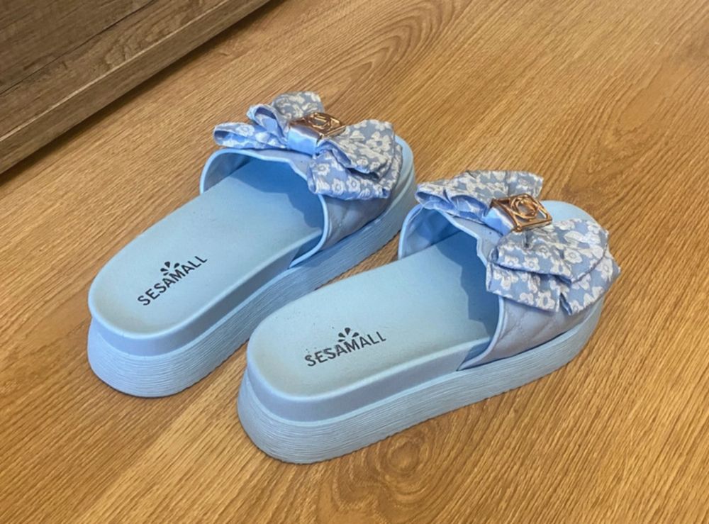 Chinelas de verão azuis