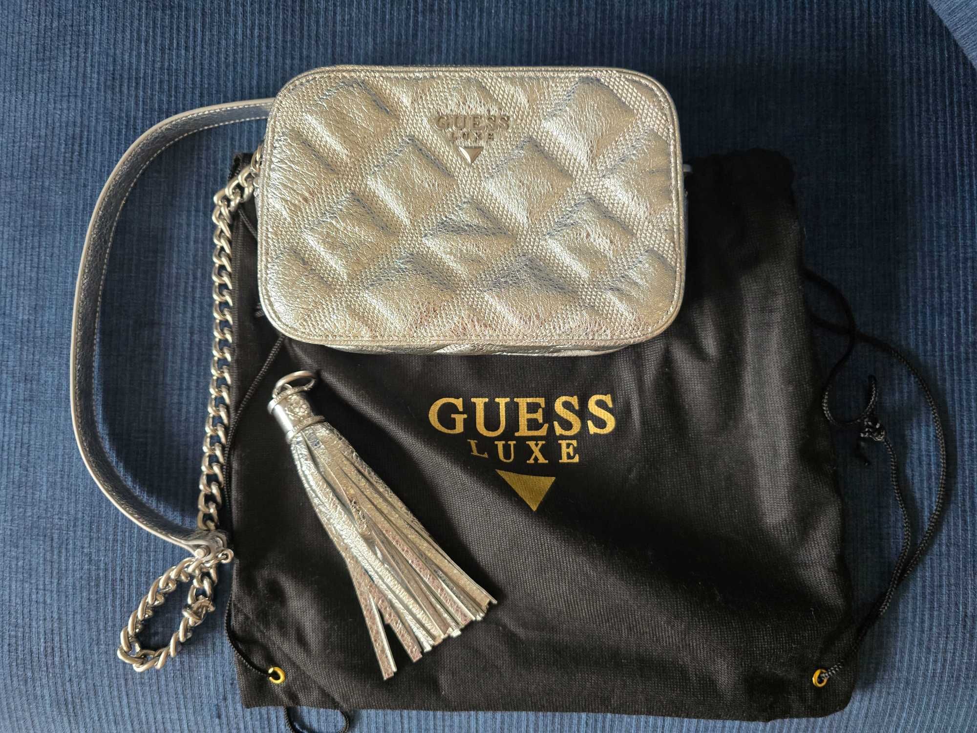 Skórzana torebka Guess Luxe (srebrna)