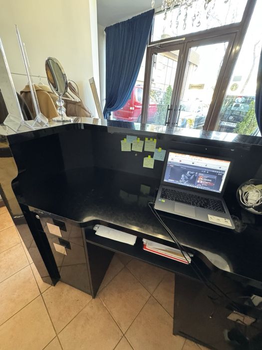 Рецепція , рецепшн, стійка рецепції