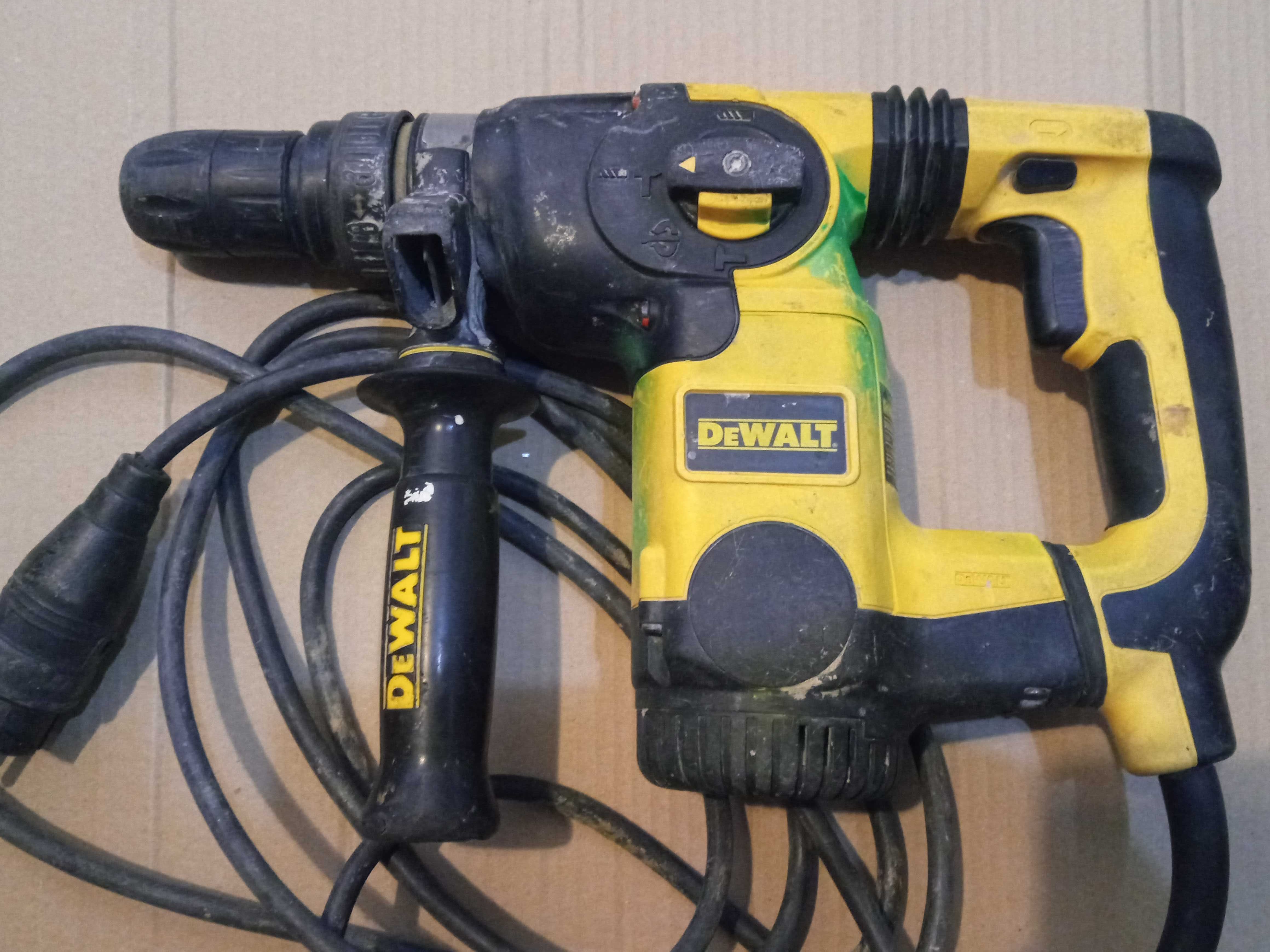 Lombardowski. Młotowiertarka DeWalt D25324-QS SDS plus