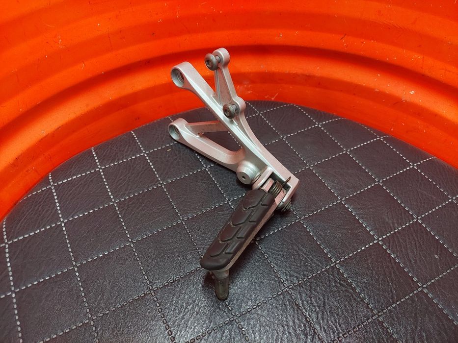 Set lewy Honda CBR 600 F4/F4i/Sport Podnóżek kierowcy mocowanie nóżka