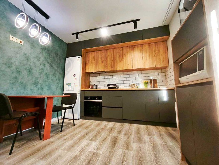 Частина будинку з євроремонтом, власним подвір’ям. Сертифікат. (SP)