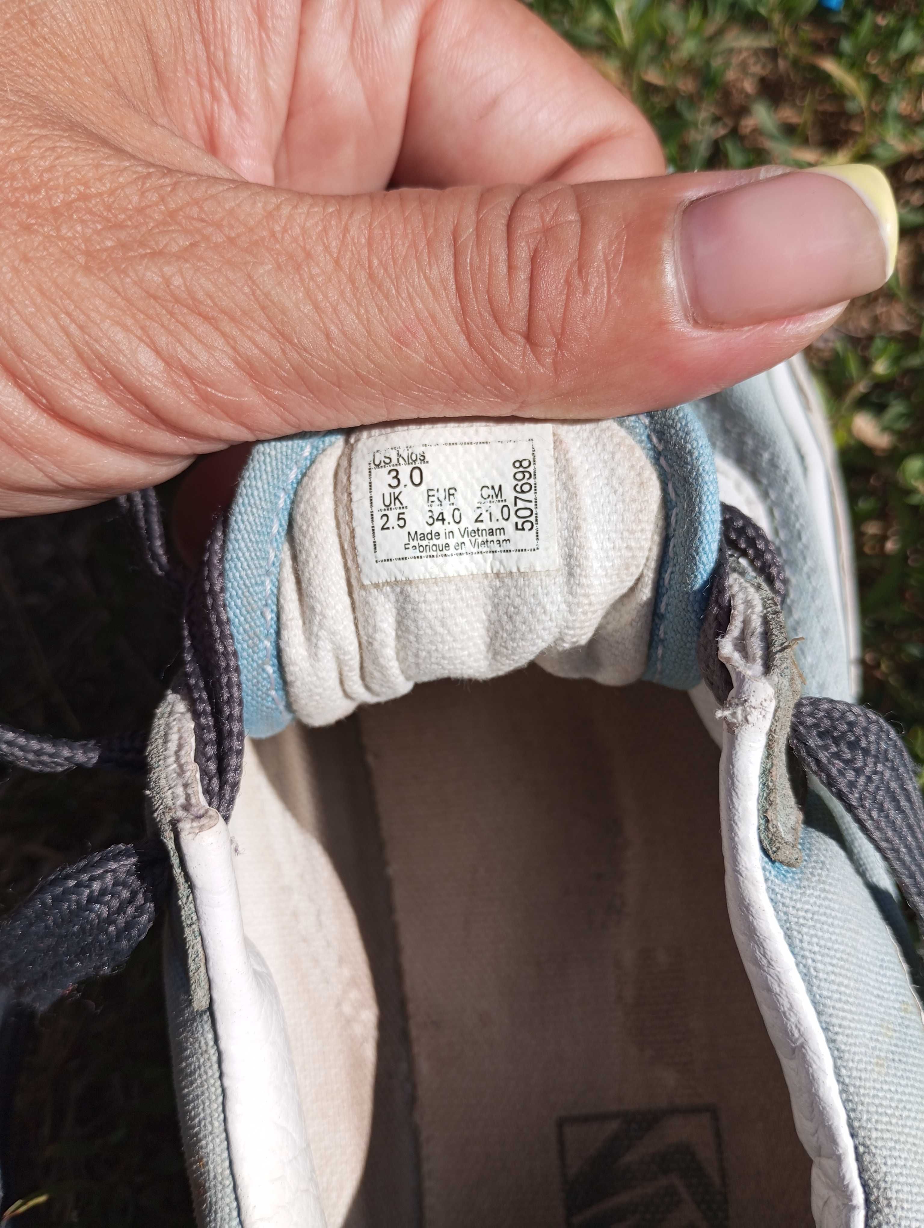 Мокасини, кеди Vans