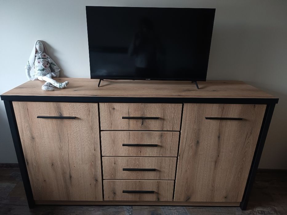 Szafa przesuwna i komoda