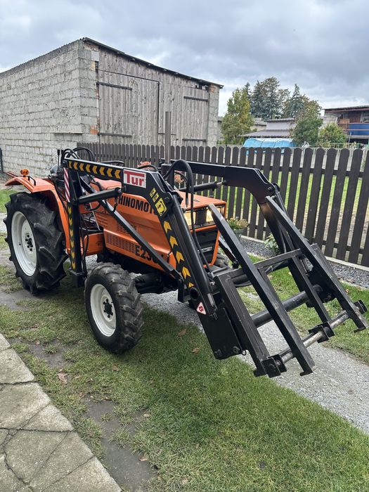 Traktorek Hinomoto e2304 z turem wspomaganie