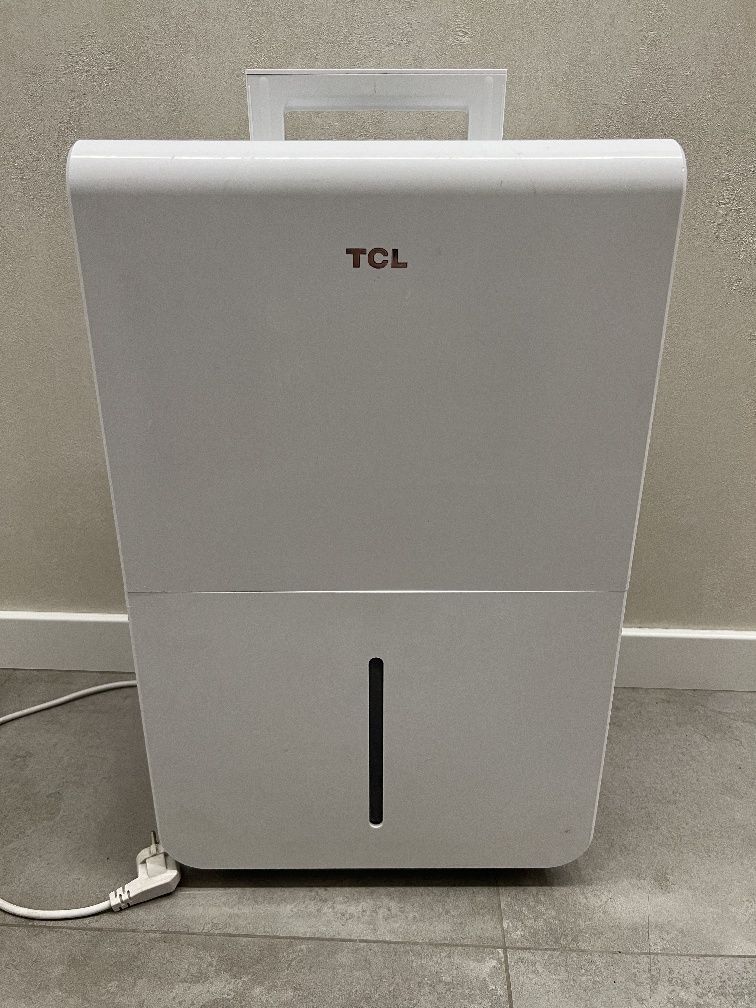 Продам осушитель фирмы TCL DEM50EB