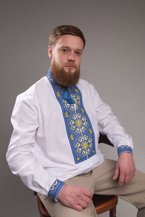 Чоловіча вишита сорочка в блакитному кольорі