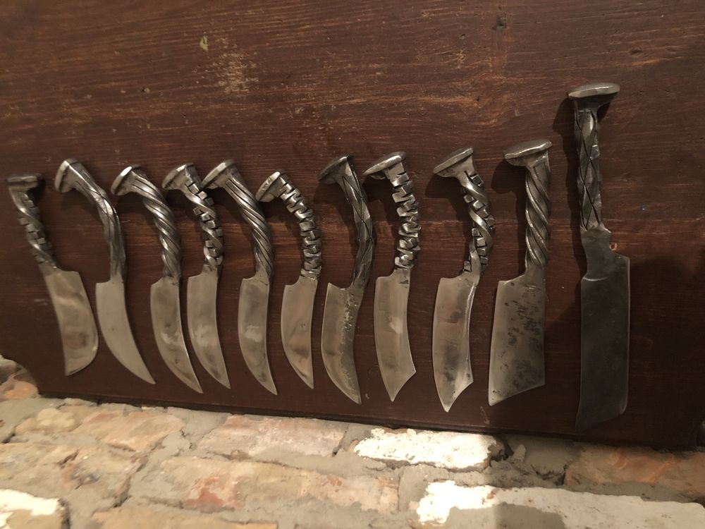 Ковані ножі ручна робота виготовлені із желєзнодорожніх гвоздів
