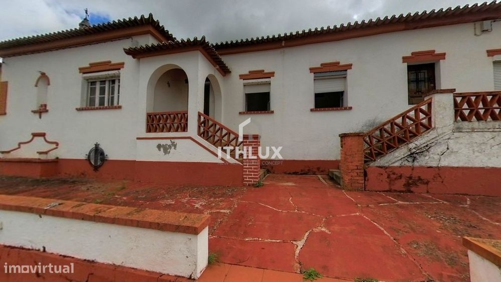 Duas moradias com 19 divisões, localizadas no Bairro Stª LUZIA – Elvas