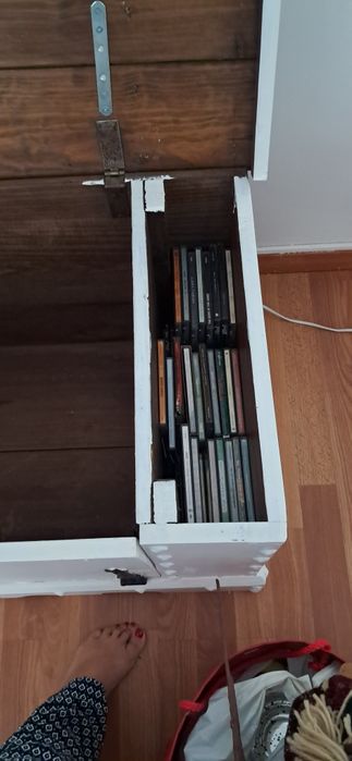 Baú de madeira restaurado.