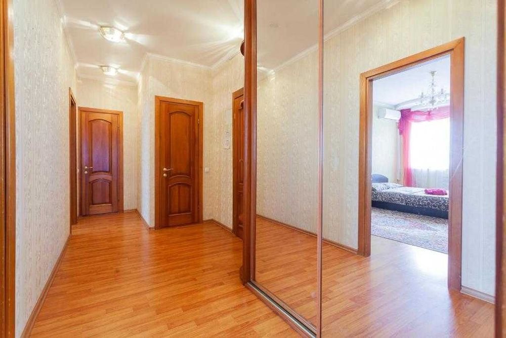 2к ЛЮКС біля метро Дарниця, новий будинок, 6 спальних місць, подобово