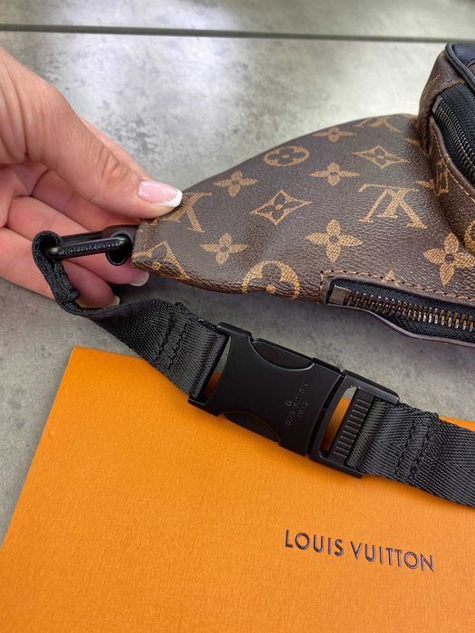 Бананка Louis Vuitton плечевая сумка LV слинг Луи Виттон c594