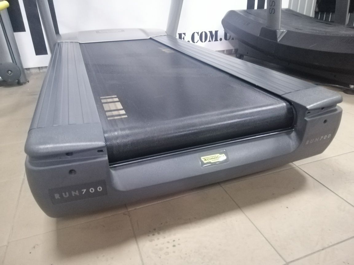 Бігова доріжка Technogym Run 700 TV
