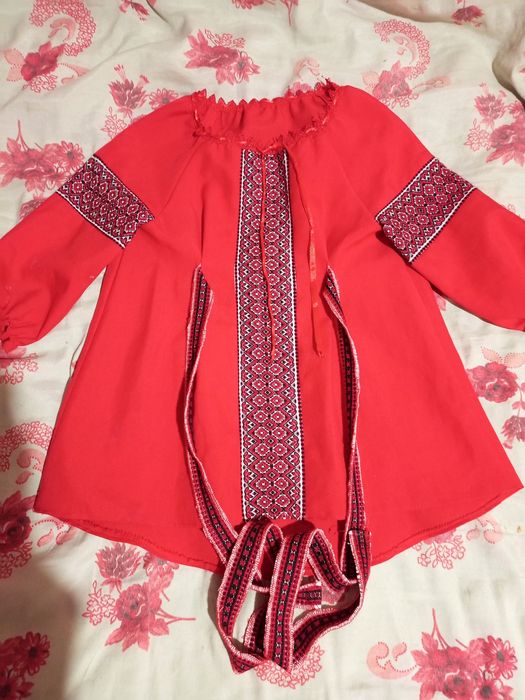 Продам сукні на дівчинку 4+