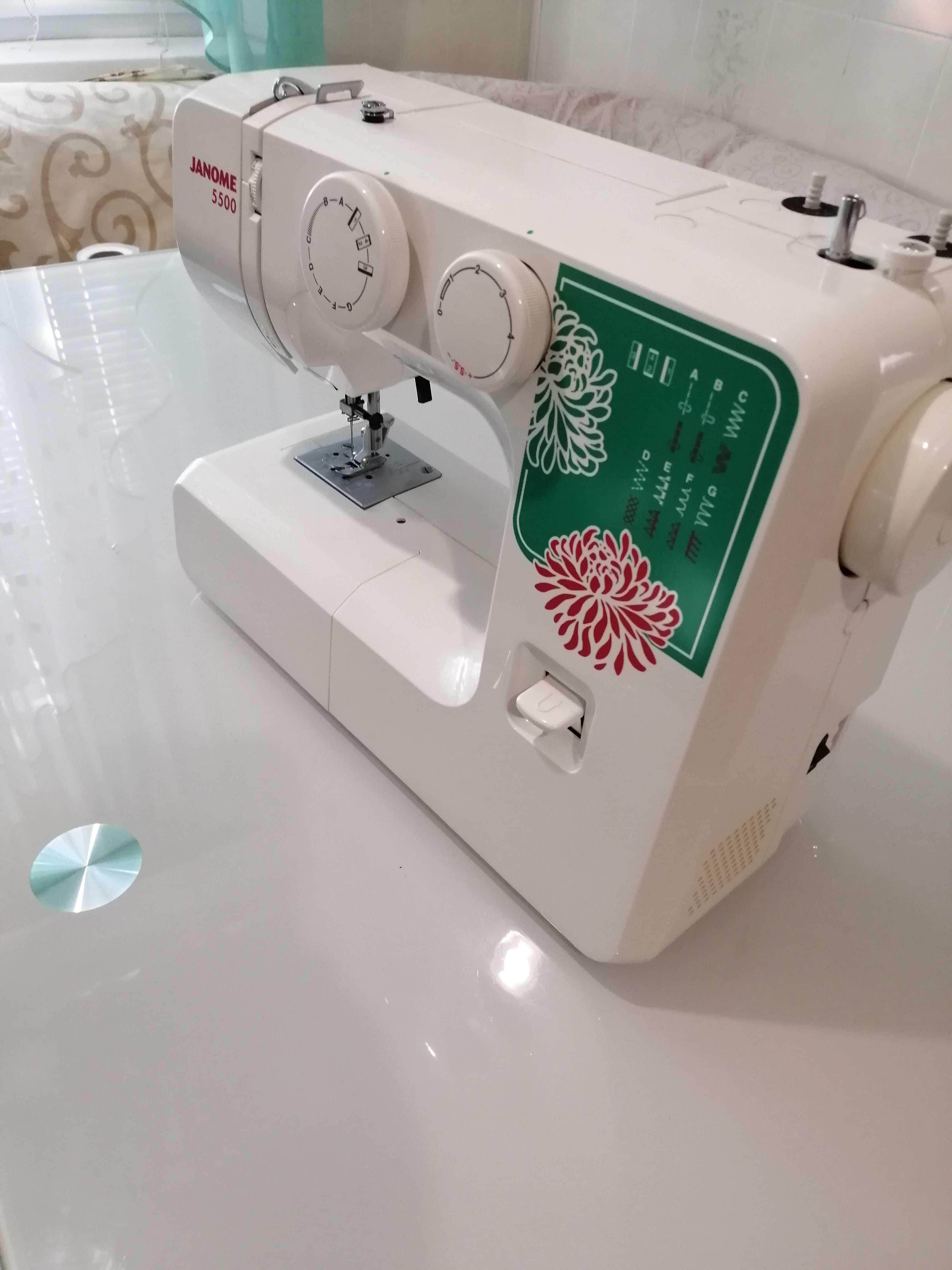 Бытовая швейная машина Janome 5500