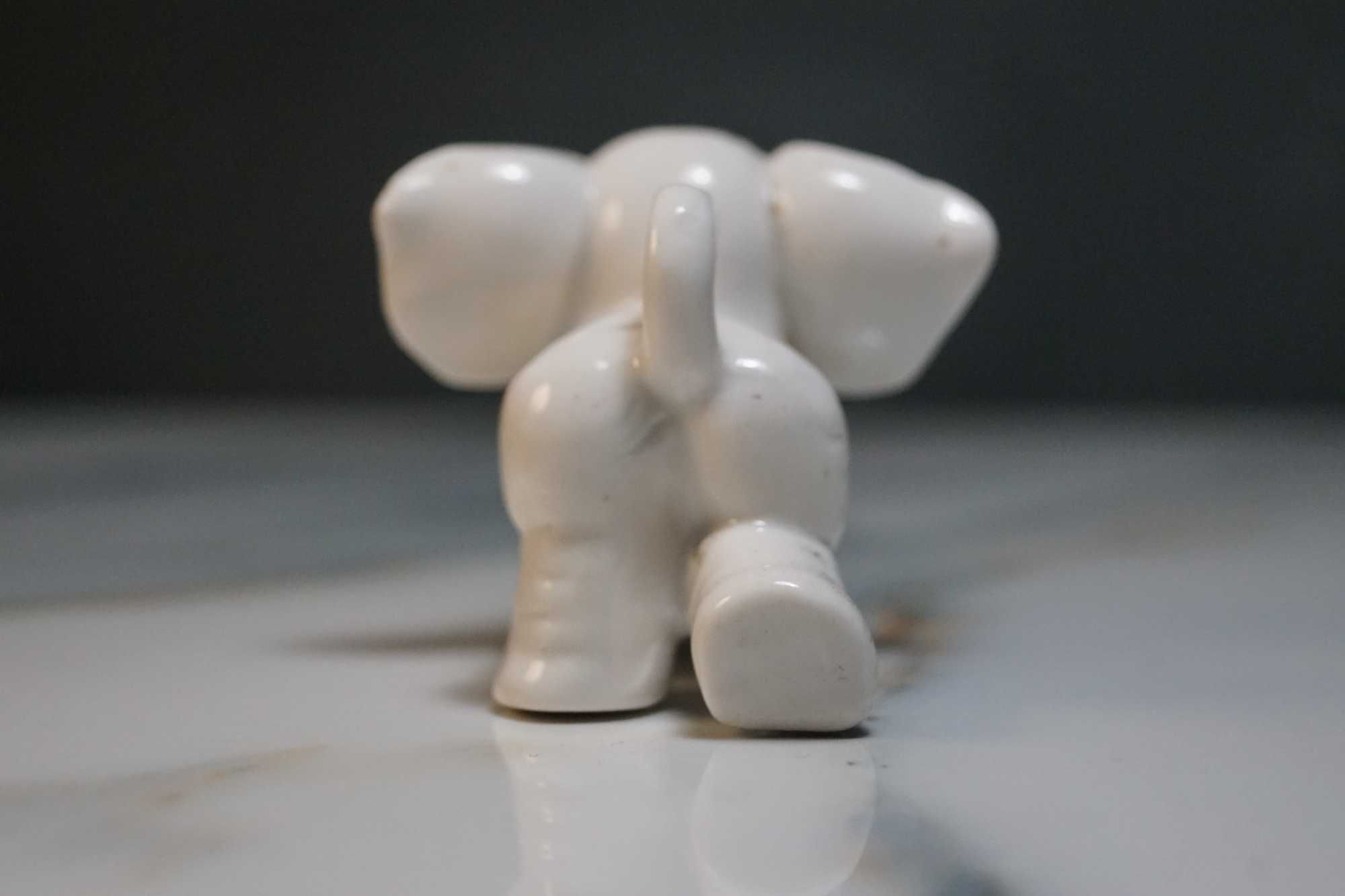 Porcelanowy słoń słonik na szczęście