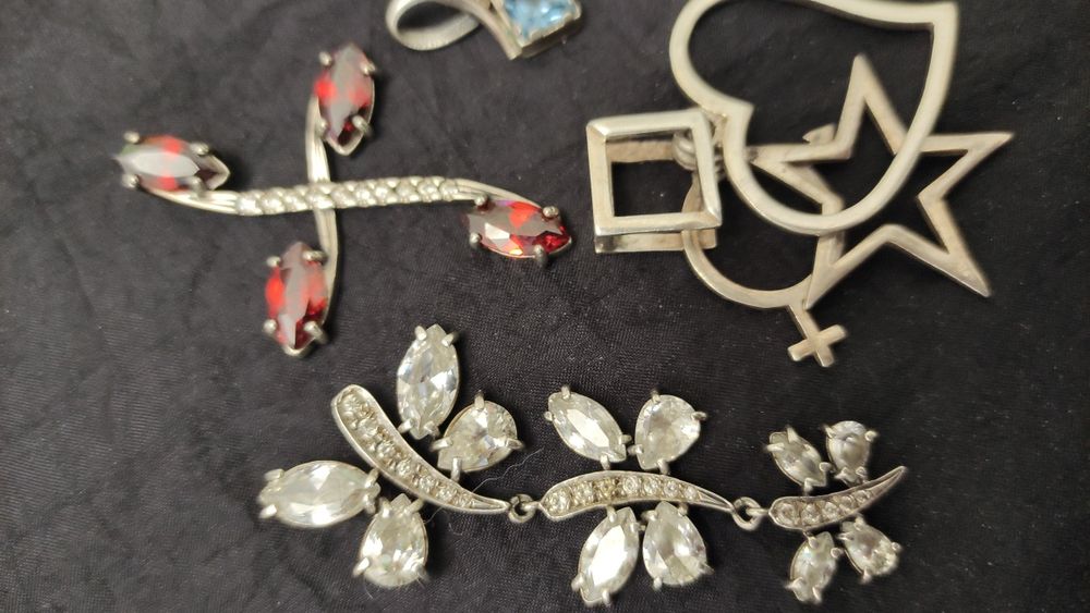 Серебряные украшения в наборах и врозь