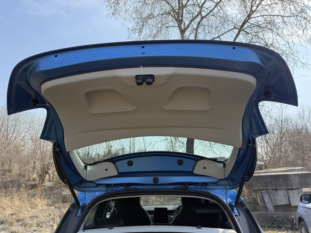 Кришка багажника ляда Renault Zoe 19-24