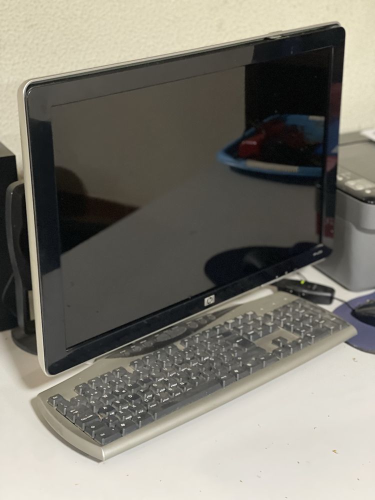 Pc fixo + monitor +rato e teclado e colunas