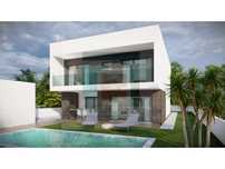 Moradia Isolada T4 c/ Piscina e Garagem
