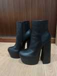 Botas pretas, como novas