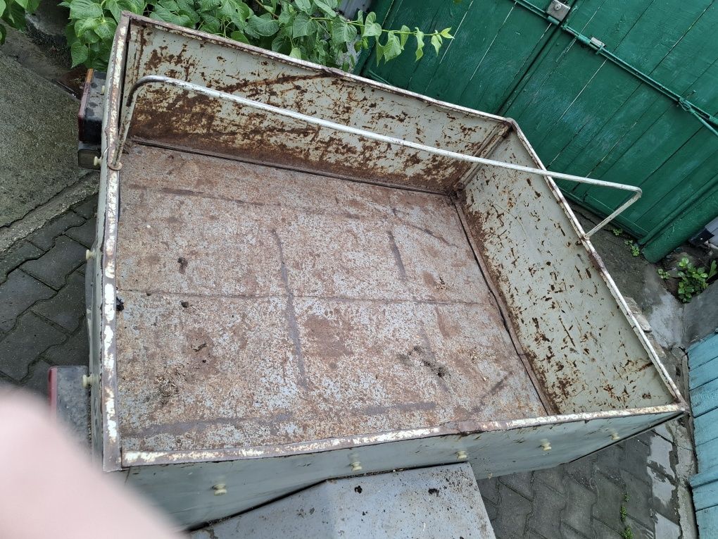 Легковий причіп.