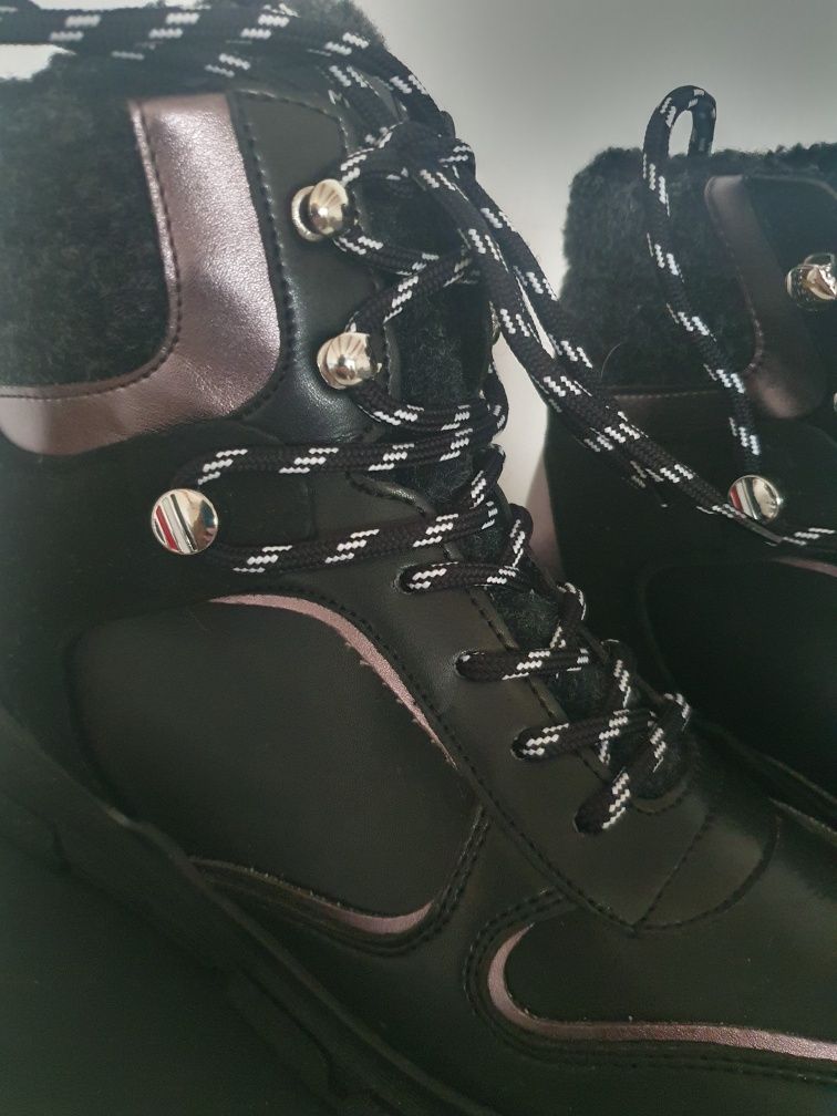 Buty zimowe 39 damskie Tommy Hilfiger czarne z kozuchem sznurowane