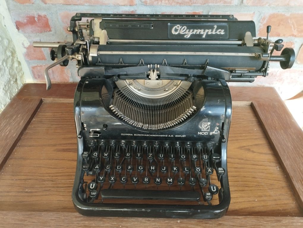 Maszyna do pisania Olympia, antyk.