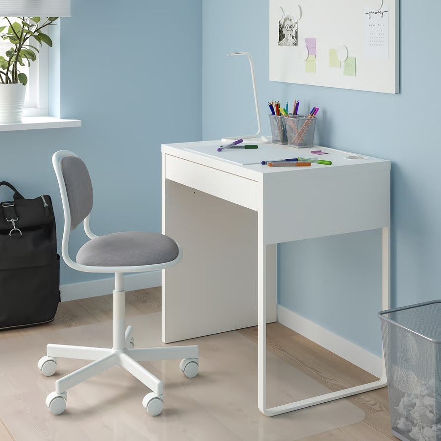 Biutko i krzeslo Ikea  dla dzicka